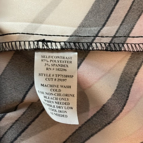 Connected sleeveless multi-colored dress. Size 8P - Picture 11 of 11